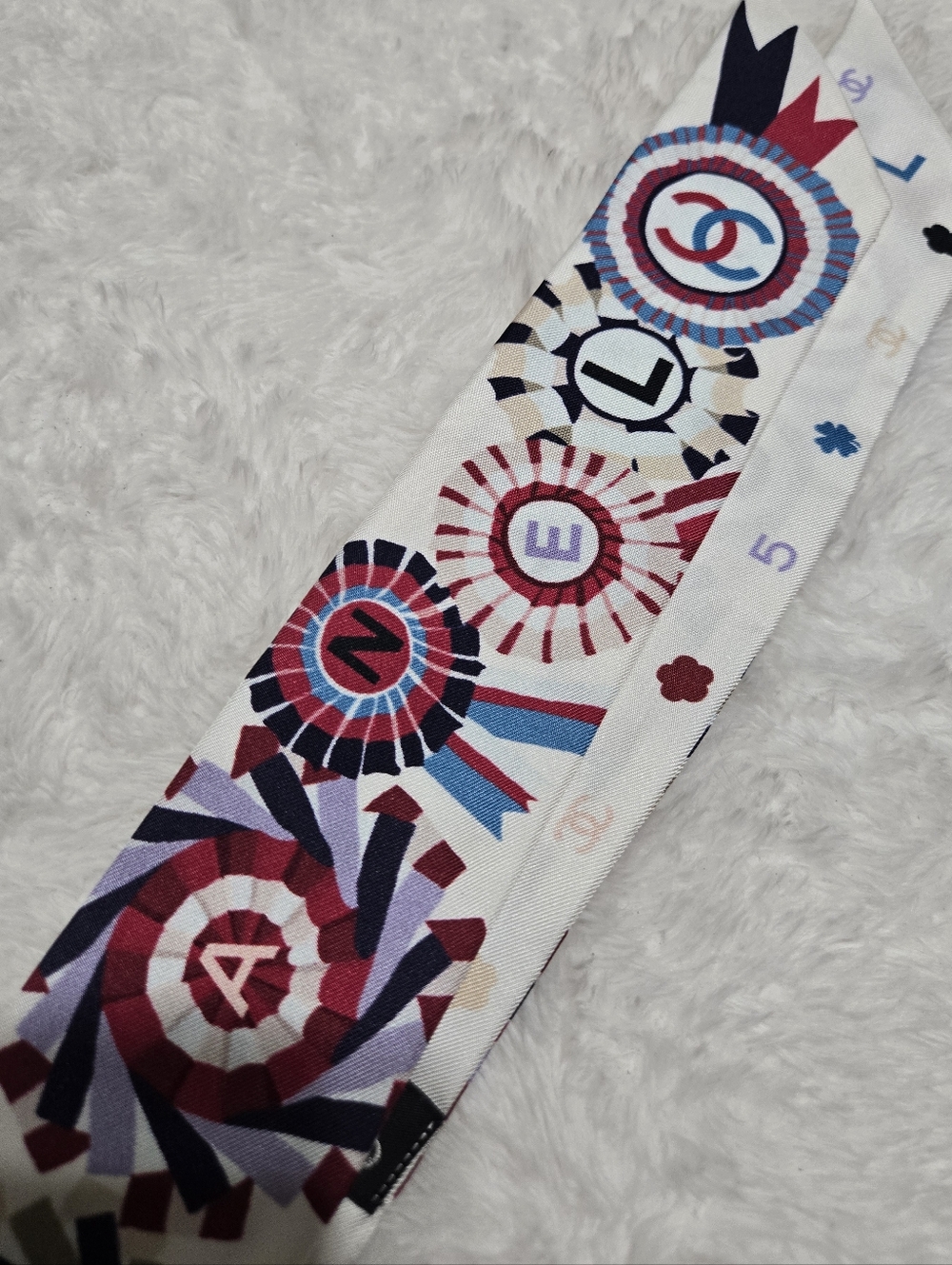 🔥 Chanel Silk CC Slim Bandeau Scarf White Multicolor 🔥 - Picture 6 of 8